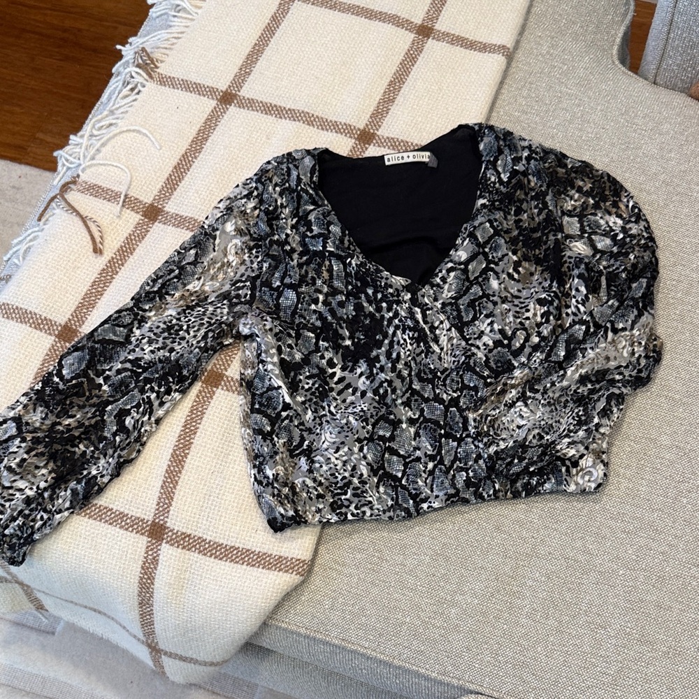 Alice and Olivia Black and Gray Patterned Blouse